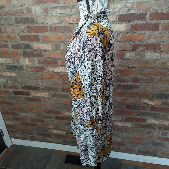 Flower print knee length dress. - Picture 2 of 4